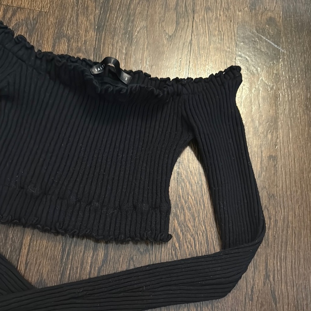 Black Off-Shoulder Ribbed‎ Top - Picture 2 of 3